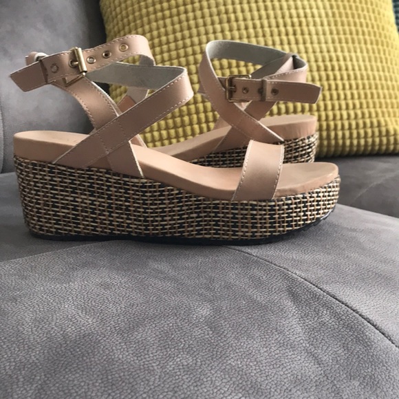 Sandals - Picture 2 of 6